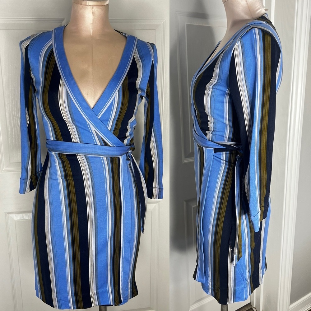 Diane Von Furstenberg 100% Silk Wrap Blue Striped Dress Sz 2